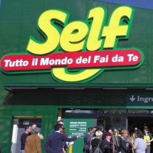 Via Self arriva Aldi