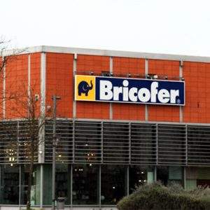 Bricofer “Le Maioliche” non chiude. E’ in ristrutturazione