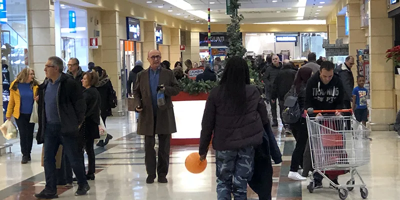interno di centro commerciale