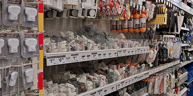 Tra i reparti. Il Materiale Elettrico