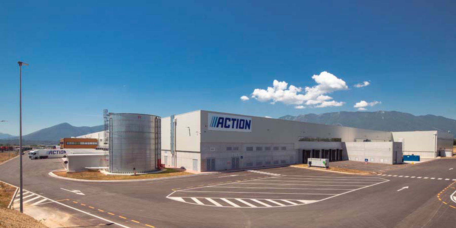 Action Italia, 242 negozi e il secondo centro logistico